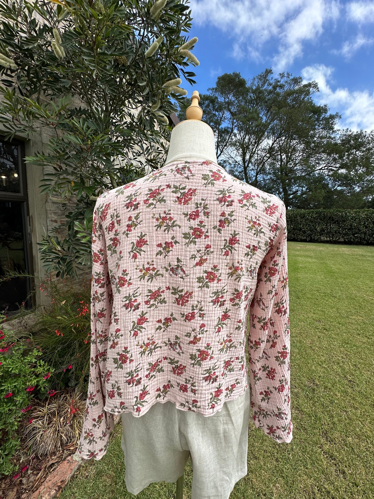 Juni The Label Freya Top | Red Pink Floral