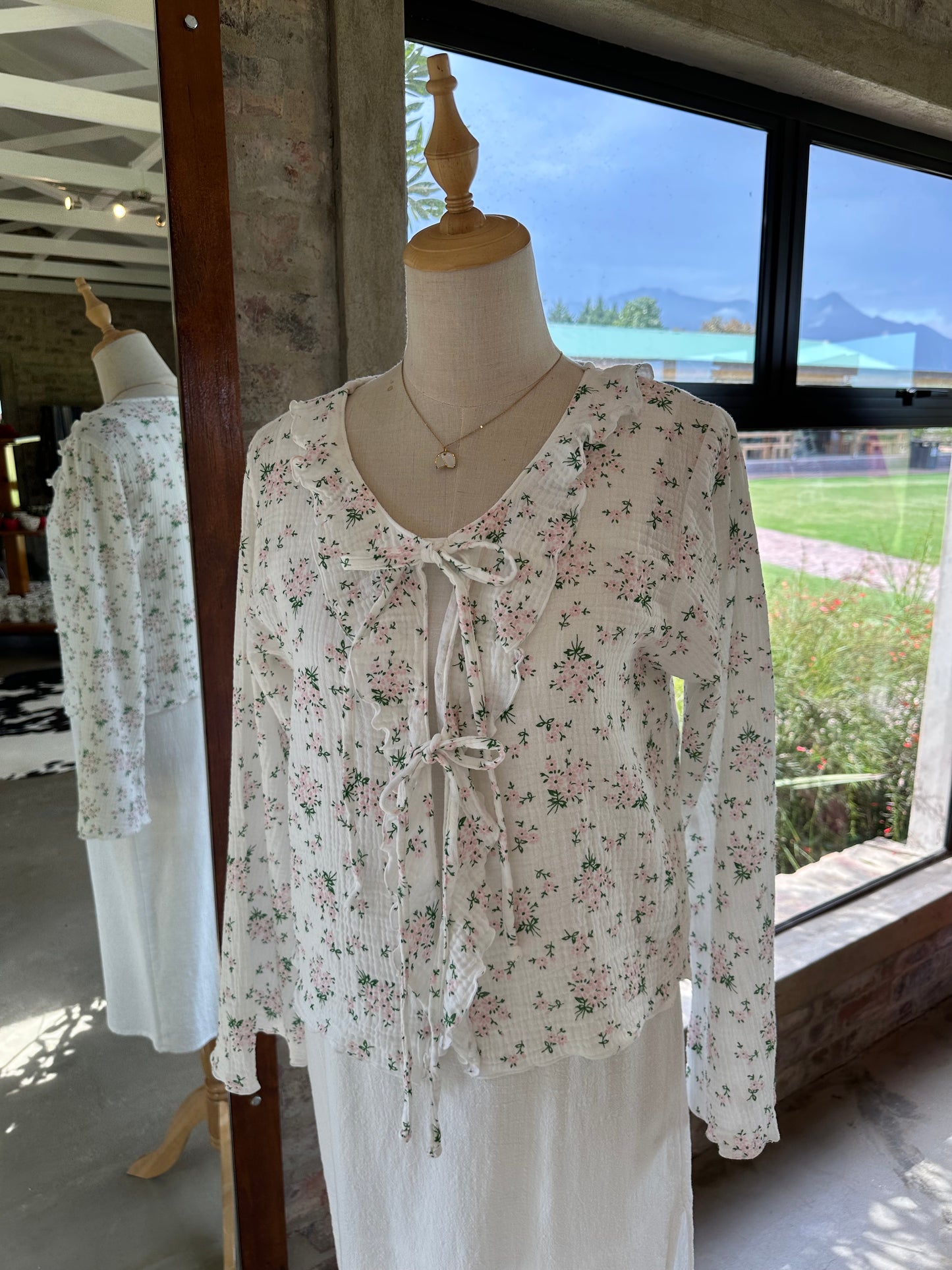 Juni The Label Freya Top | Baby Pink Floral